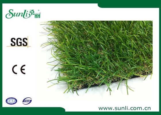 Alfombra fácil de la hierba de la falsificación de la instalación de la hierba al aire libre artificial verde